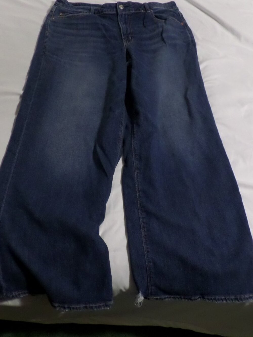 American Eagles Women’s Wide Leg Fray Hemline Baggy Jeans – Size 14